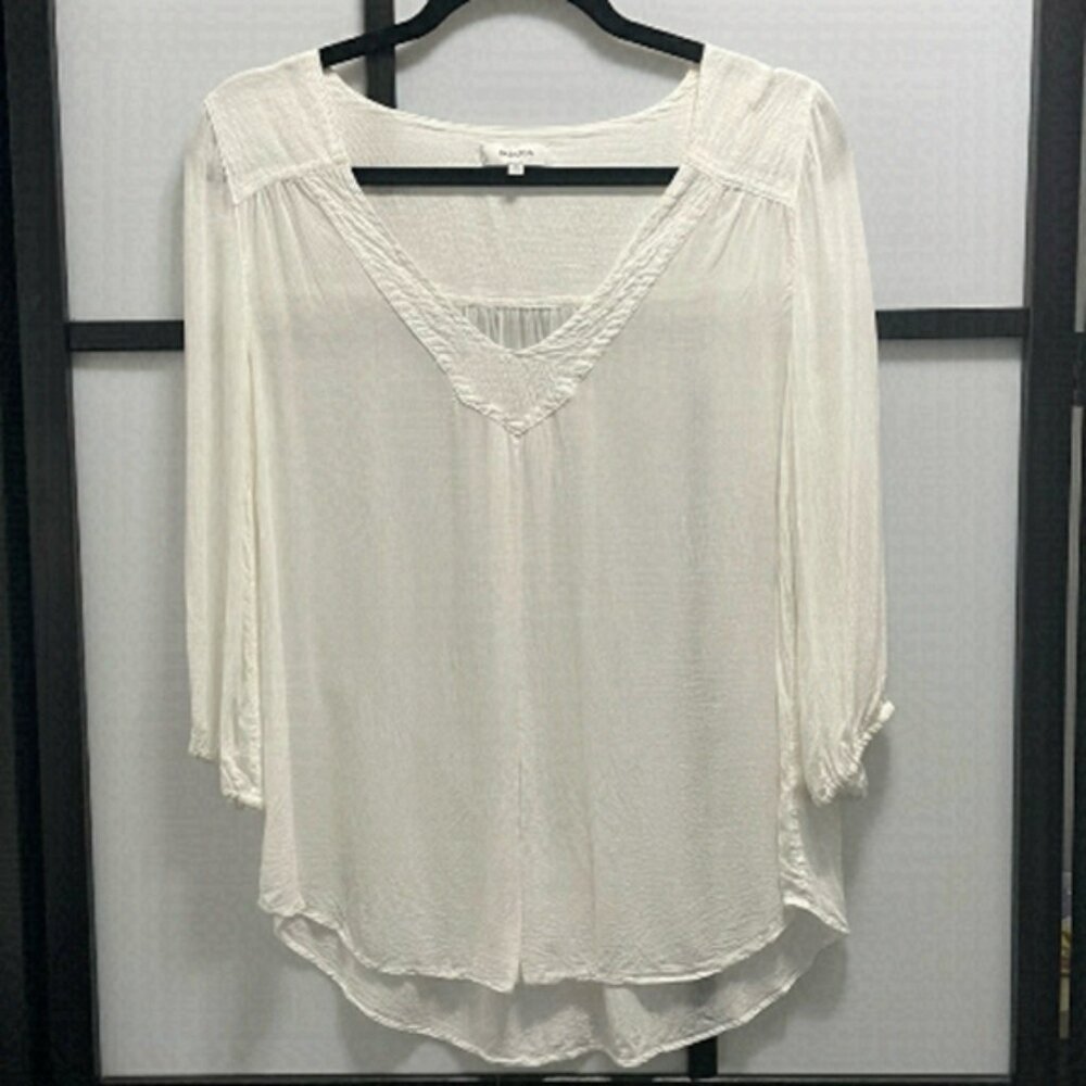 Aritzia Babaton 100% Viscose White 3 4 Sleeve Flowy Boho Blouse Top